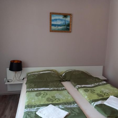 Hanna Apartman Apartment Балатонлеле Екстериор снимка