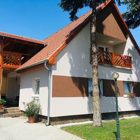 Hanna Apartman Apartment Балатонлеле Екстериор снимка