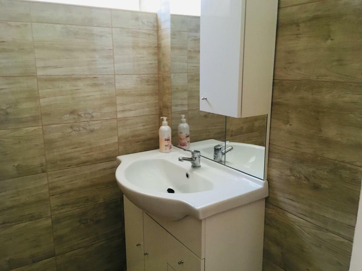Hanna Apartman Apartment Балатонлеле Екстериор снимка